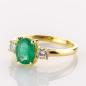 Preview: Ring aus 585er Gold mit einem 1.30ct Smaragd und 0.28ct Brillanten
