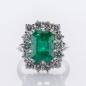 Preview: Ring aus 750er Weißgold mit 5 ct Smaragd und 1,4 ct Brillanten