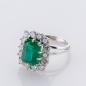 Preview: Ring aus 750er Weißgold mit 5 ct Smaragd und 1,4 ct Brillanten
