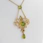 Preview: Anhänger aus 15 Karat Gelbgold mit Peridots und Saatperlen