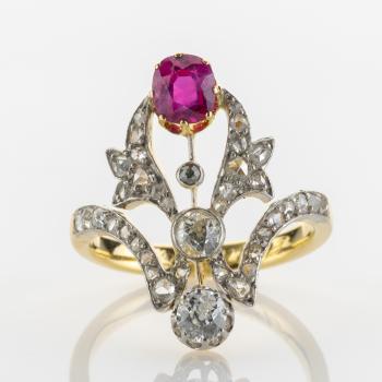 Art Deco Ring aus 750er Gold mit 1.15ct Brillanten und 0.75ct Rubin