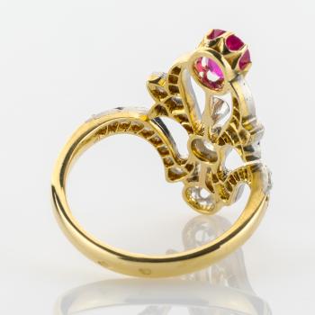 Art Deco Ring aus 750er Gold mit 1.15ct Brillanten und 0.75ct Rubin