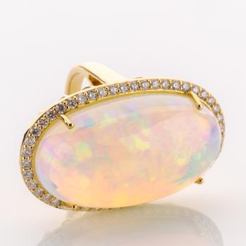 Ring aus 585er Gold mit einem 38.72ct Opal und 1.04ct Brillanten