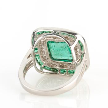 Preview: Spektakulärer Damenring (Platin) mit 3.1ct / 1.39ct Smaragden und 0.99ct Diamanten