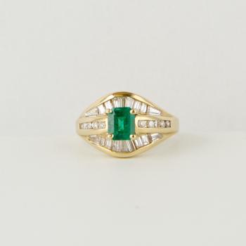 Eleganter Damenring (750er Gold) mit Smaragd und Diamanten