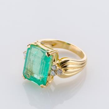 Preview: 8 ct Emerald and 0.26ct Diamond Ring in 14K Yellow Gold