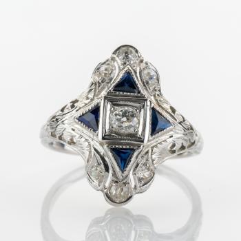 Art Deco Ring aus 750er Weißgold mit 0.35ct Brillanten und 0.08ct Saphiren