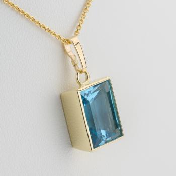 Preview: Anhänger aus 585er Gelbgold mit 6,94 ct Topas