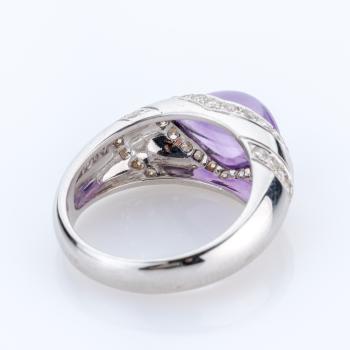 Ladies ring 18k gold with an 3.05ct amethyst and 0.58ct diamonds