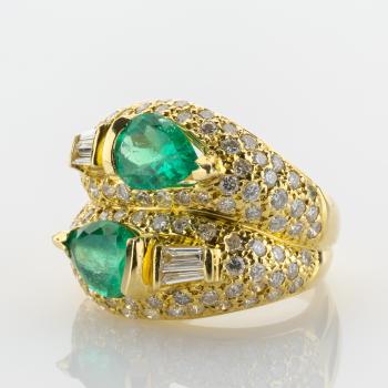 Vintage Ring aus 750er Gold mit 2.40ct Smaragden und 2.40ct Brillanten