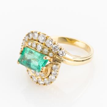 Preview: Damenring (585er Gold) mit einem 2.31ct Smaragd und 1.20ct Brillanten