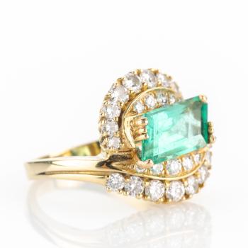 Preview: Damenring (585er Gold) mit einem 2.31ct Smaragd und 1.20ct Brillanten