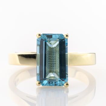 Ring aus 585er Gold mit einem 3.15ct Aquamarin