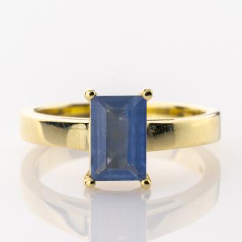 Ring aus 585er Gold mit einem 2.42ct Saphir