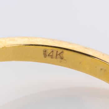 Ring aus 585er Gelbgold mit 0.90ct Saphir und 0.28ct Diamanten