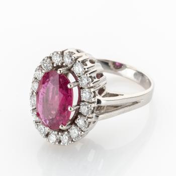 Ring aus 585er Weißgold mit 3.0ct Rubin und 0.80ct Brillanten