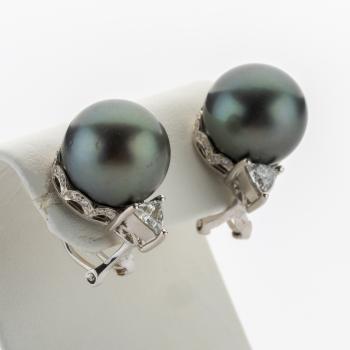 Preview: 18k white gold earrings with Tahitian pearls and 1.0ct diamonds