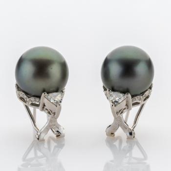 Preview: 18k white gold earrings with Tahitian pearls and 1.0ct diamonds
