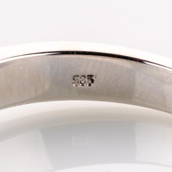 Ring aus 585er Weißgold mit 0.64ct Brillant