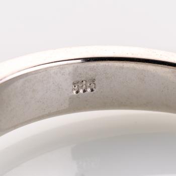 Ring aus 585er Weißgold mit einem 0.61ct Brillant