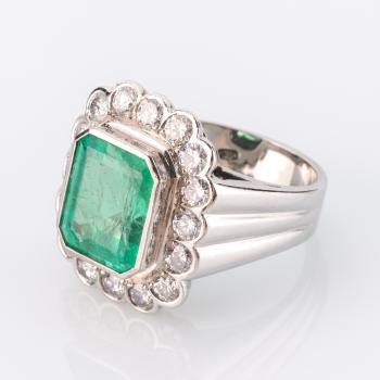 Preview: Cocktailring (750er Gold) mit 5.50ct Smaragd und 1.10ct Brillanten