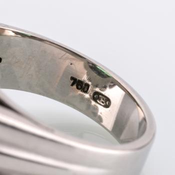 Cocktailring (750er Gold) mit 5.50ct Smaragd und 1.10ct Brillanten