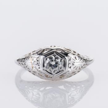 Ring aus 585er Weißgold mit 0,30 ct Diamant