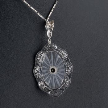 Preview: Anhänger aus 585er Weißgold mit Diamant und Camphor Glass