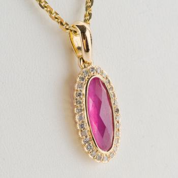 Preview: Anhänger aus 585er Gold mit einem 1.42ct Rubin und 0.30ct Brillanten