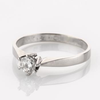 Ring aus 585er Weißgold mit Brillant