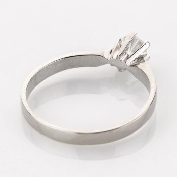 Ring aus 585er Weißgold mit Brillant