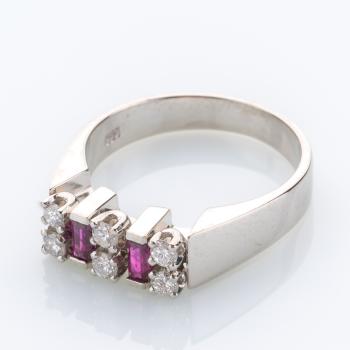 Preview: Ring aus 585er Weißgold mit 0.20ct Rubinen und 0.30ct Brillanten