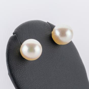 Preview: Pearl Earrings in 14K Yellow Gold