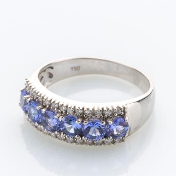 Ring aus 750er Weißgold mit 1.0ct Tansaniten und 0.26ct Brillanten