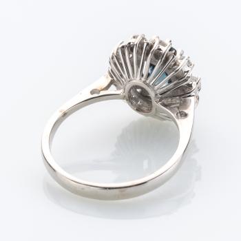 Preview: Ring aus 585er Weißgold mit 1.0ct Saphir und 0.20ct Brillanten