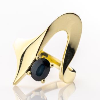 Ring aus 585er Gold mit einem 0.90ct Saphir
