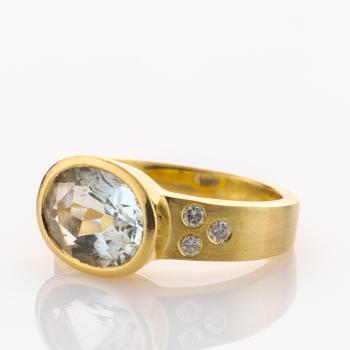 Ring aus 750er Gold mit einem 3.0ct Aquamarin und 0.12ct Brillanten