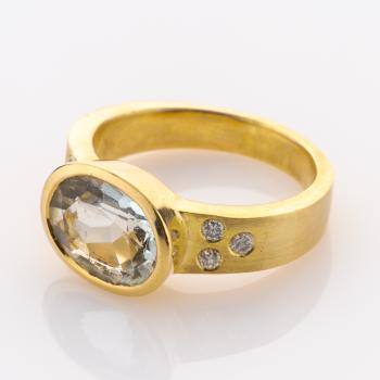 Ring aus 750er Gold mit einem 3.0ct Aquamarin und 0.12ct Brillanten