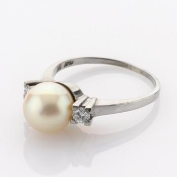 Ring aus 750er Gold mit Perle und 0.25ct Brillanten