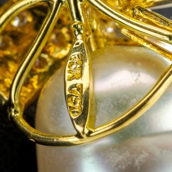 Anhänger aus 750er Gold mit Perle und 0.60ct Diamanten