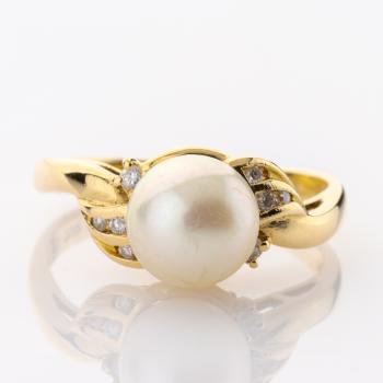 Ring aus 750er Gold mit Perle und 0.10ct Brillanten