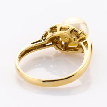 Ring aus 750er Gold mit Perle und 0.10ct Brillanten