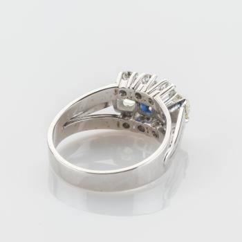 Preview: Ring aus 585er Weißgold mit 1 Saphir & 1.24ct Altschliff-Brillanten