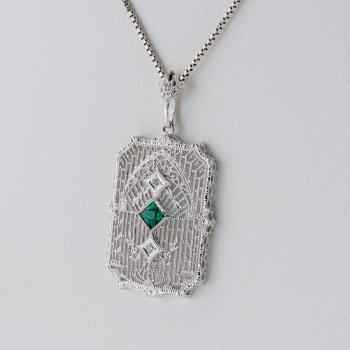 Anhänger aus 585 Weißgold mit 0,10 ct Smaragd und 0,02 ct Brillanten