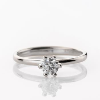 Ring aus 585er Weißgold mit Brillant