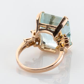 Preview: Vintage Ring aus 585er Gold mit einem 16.0ct Aquamarin und 0.08ct Rubinen
