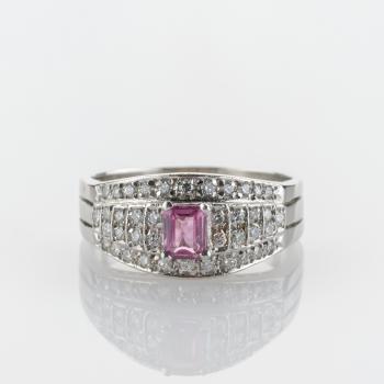 Ring in Platin mit 0.30ct Rubin und 0.60 ct Brillanten