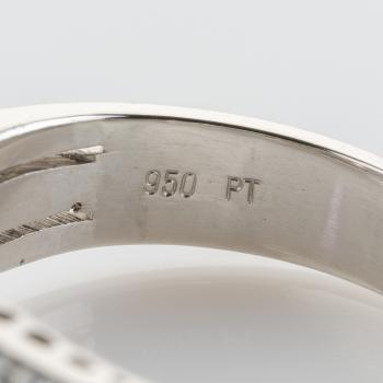 Ring in Platin mit 0.30ct Rubin und 0.60 ct Brillanten