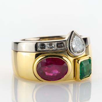 Ring aus 750er Gold mit 0.60ct Diamanten, 0.60ct Smaragd und 2.0ct Rubin