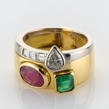 Preview: Ring aus 750er Gold mit 0.60ct Diamanten, 0.60ct Smaragd und 2.0ct Rubin